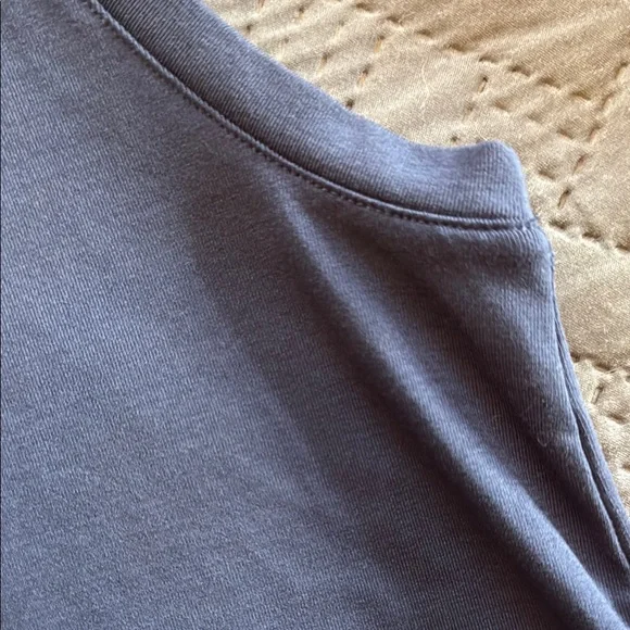 Gap Fit Women's Navy Sleeveless Athletic Tank Top - Picture 6 of 8